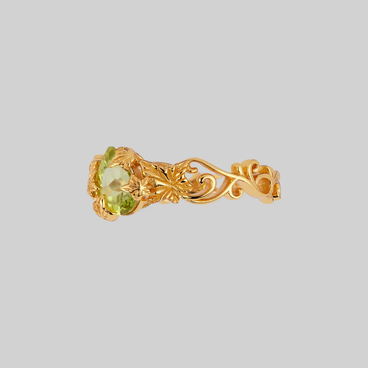 FERONIA. Secret Garden Peridot Ring - Gold
