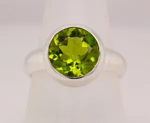 Kaleidoscope Bright Round Peridot Sterling Silver Ring
