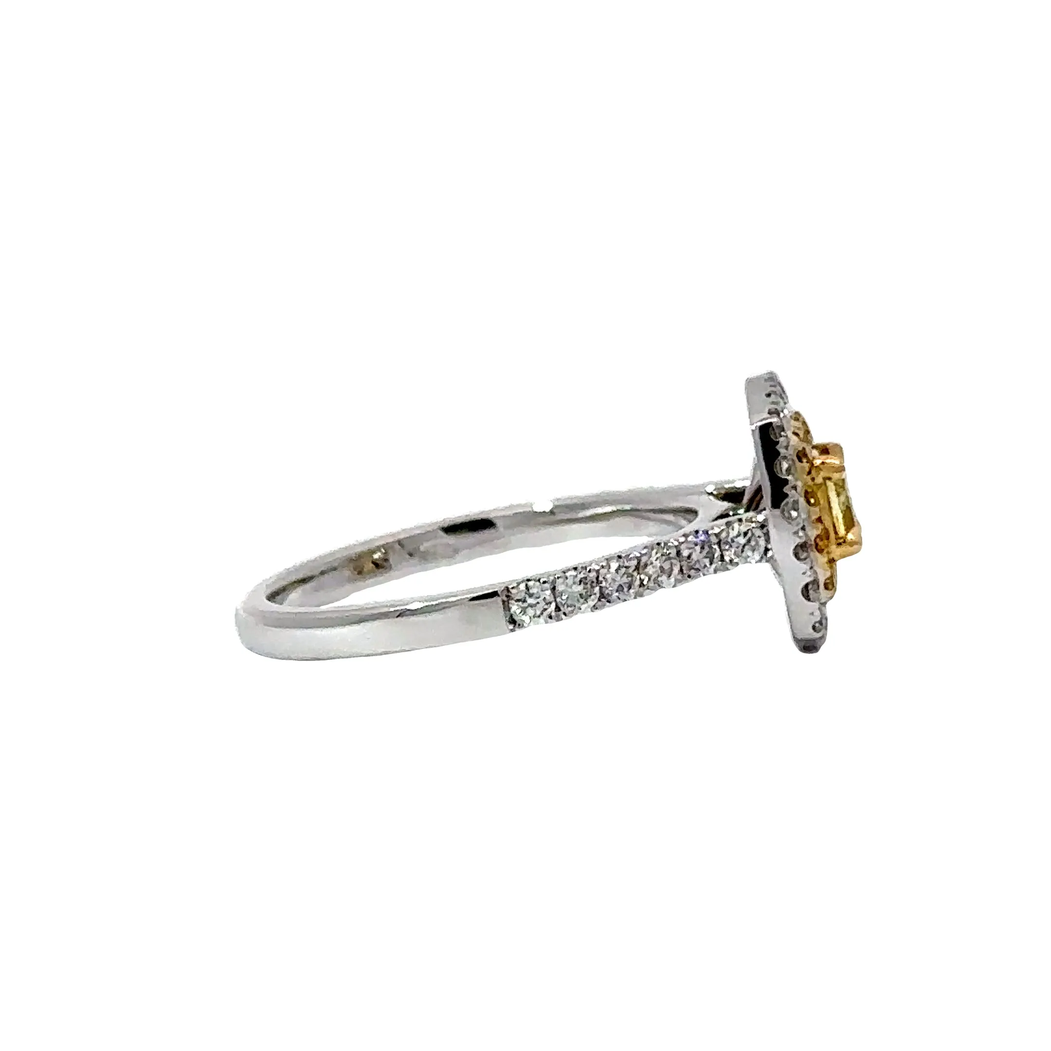 Luxurious Yellow and White Diamond Ring