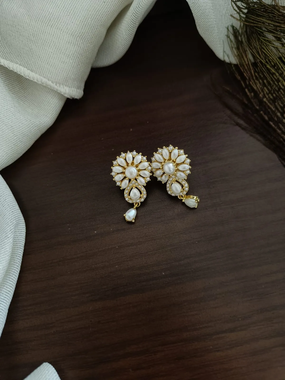 Pendant Set Having Zircon Stones With Real Pearls