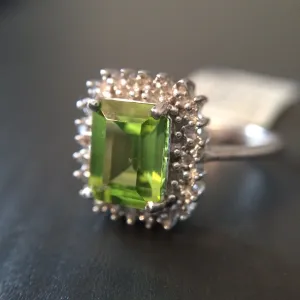 Peridot 1.65 ct Stone Ring - Size 7