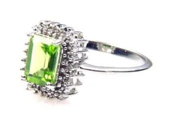 Peridot 1.65 ct Stone Ring - Size 7
