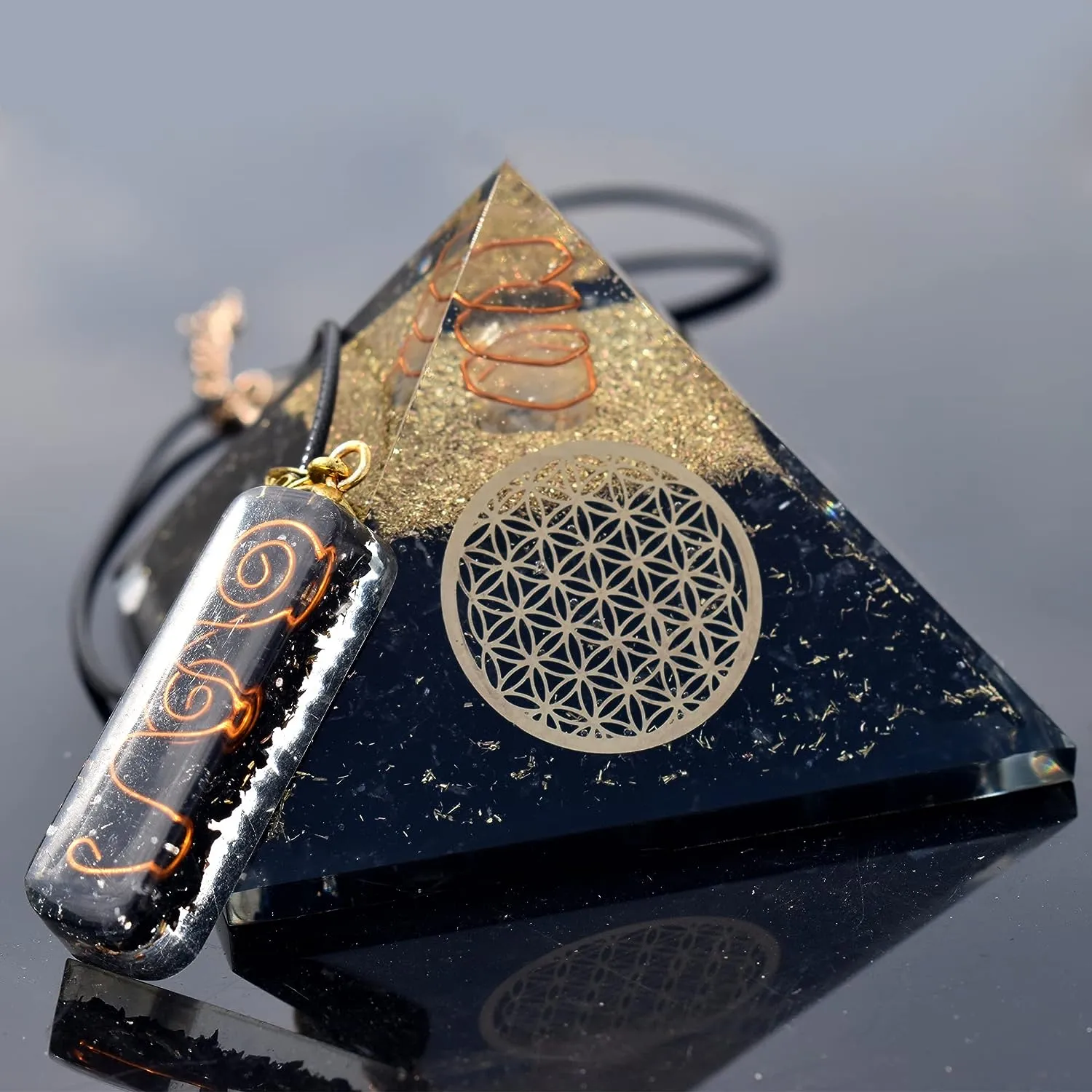 Real Crystal Orgone Chakra Pyramid - Seven Chakra Orgone Pyramid - Orgonite Pyramid for Energy Healing - Orgonite Kit - Protection With Seven Chakra Orgonite Necklace
